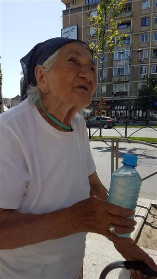 Un strop de apă vie/Limonadă pe stradă (2018) – fotografia 3