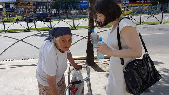 Un strop de apă vie/Limonadă pe stradă (2019) – fotografia 5