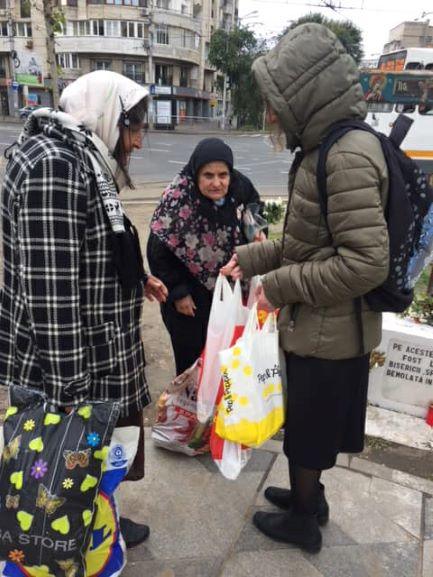 Acțiune caritabilă pe străzile Bucureștiului în cadrul turului pietonal organizat (2017)