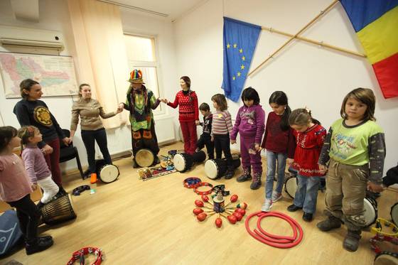 Atelier Dezvoltare Personală și Educație Emoțională prin Muzicoterapie “Ritmul meu și Ritmul Emoțiilor” susținut de Jean-Baptiste Odobeștian (2018) – fotografia 4