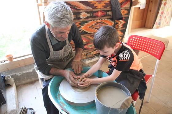 Atelier de olărit la Școala de la Piscu – gazde: Adriana și Virgil Scripcariu (2018) – fotografia 5