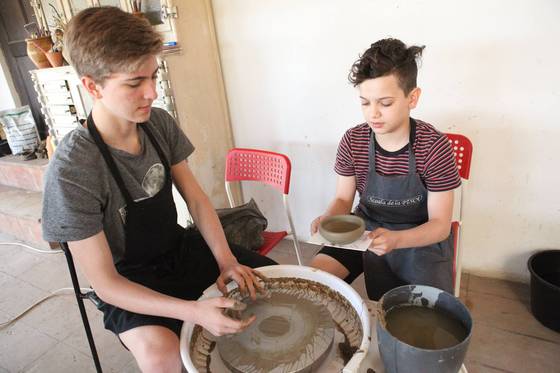 Atelier de olărit la Școala de la Piscu – gazde: Adriana și Virgil Scripcariu (2018) – fotografia 8