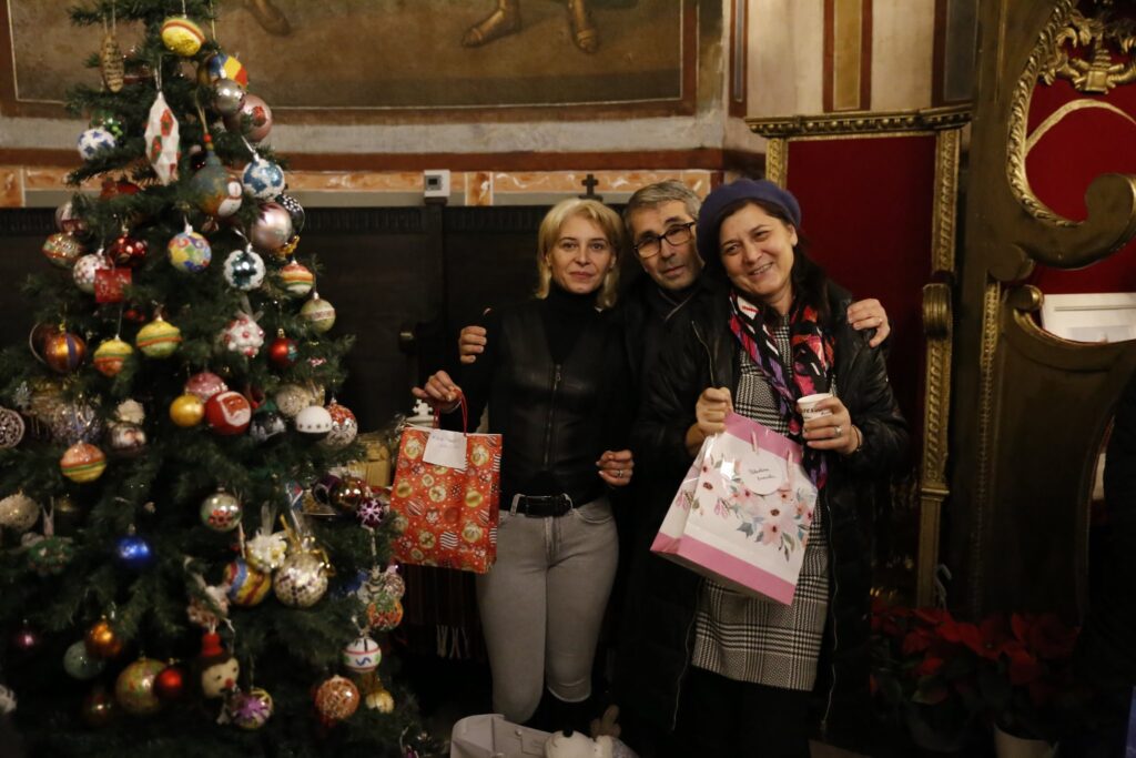 Seară de povești lângă bradul împodobit 2019